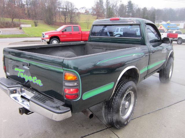 2001 Toyota Tacoma 4dr Sdn V8 CXL