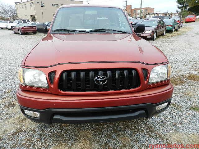 2002 Toyota Tacoma 1/2 TON Pickups