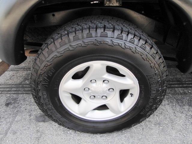 2004 Toyota Tacoma C300 Luxury