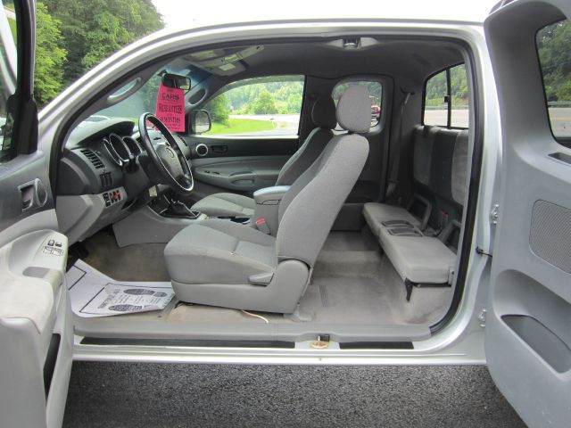 2005 Toyota Tacoma SE W/dvd