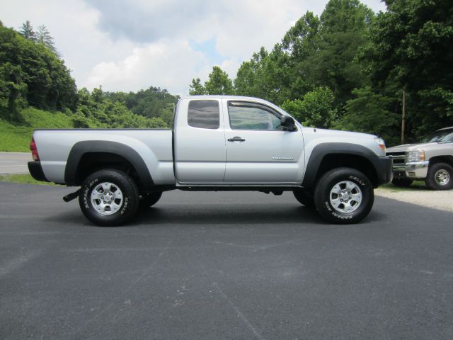 2005 Toyota Tacoma SE W/dvd