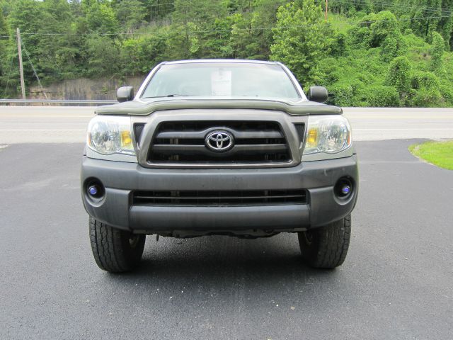 2005 Toyota Tacoma SE W/dvd