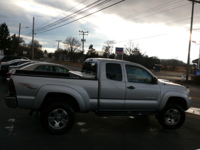 2005 Toyota Tacoma ES 3.0L AUTO