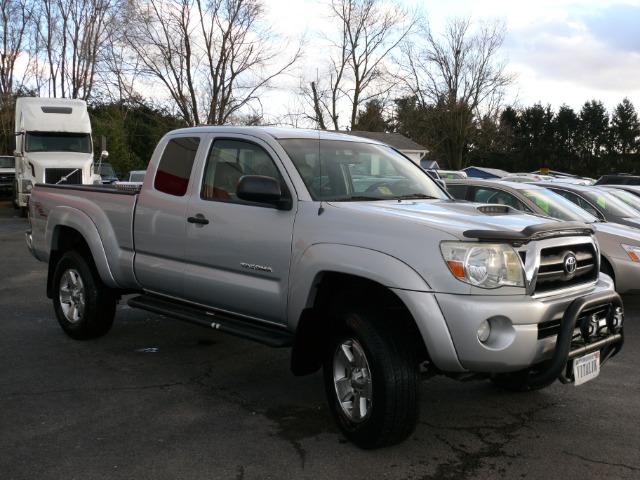 2005 Toyota Tacoma ES 3.0L AUTO