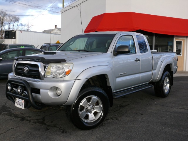 2005 Toyota Tacoma ES 3.0L AUTO