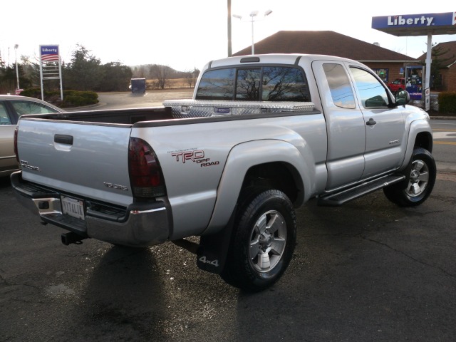 2005 Toyota Tacoma ES 3.0L AUTO