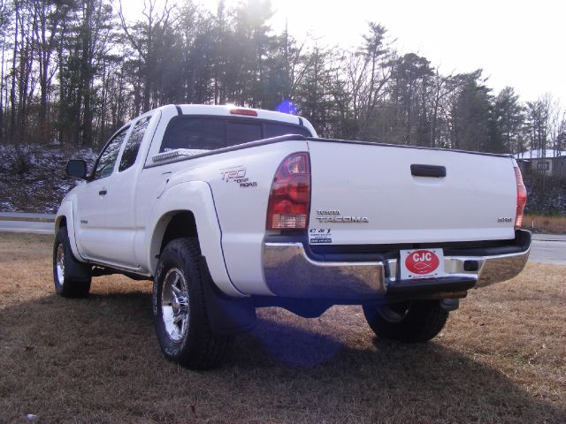 2005 Toyota Tacoma 4dr Sdn Touring Signature RWD Sedan