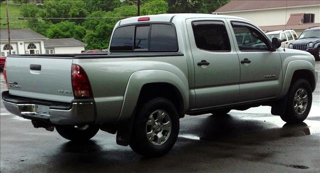 2005 Toyota Tacoma 2WD Supercab Styleside 6-1/2 Ft Box STX