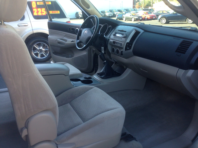 2005 Toyota Tacoma SE W/dvd