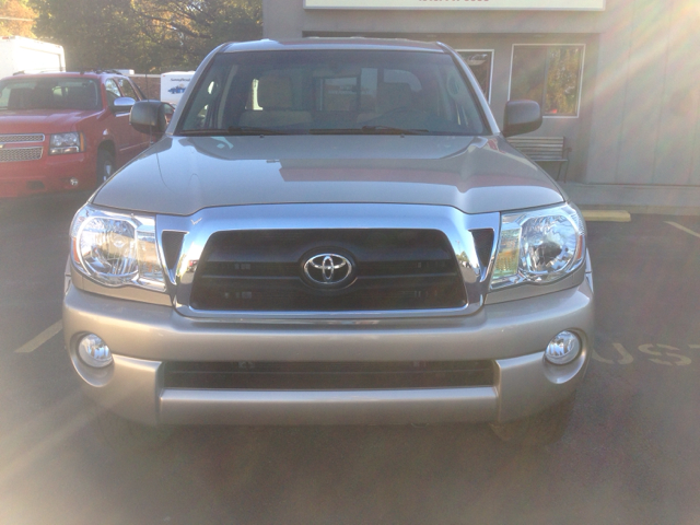 2005 Toyota Tacoma SE W/dvd
