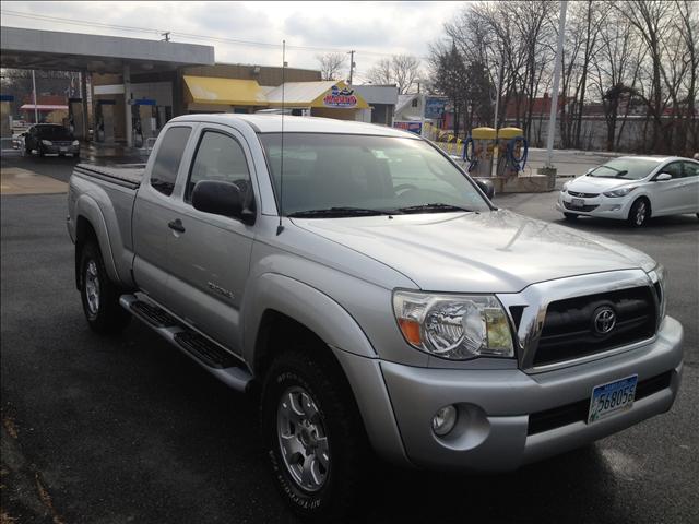 2006 Toyota Tacoma SE W/dvd