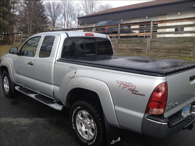 2006 Toyota Tacoma SE W/dvd