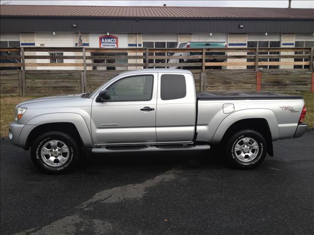 2006 Toyota Tacoma SE W/dvd