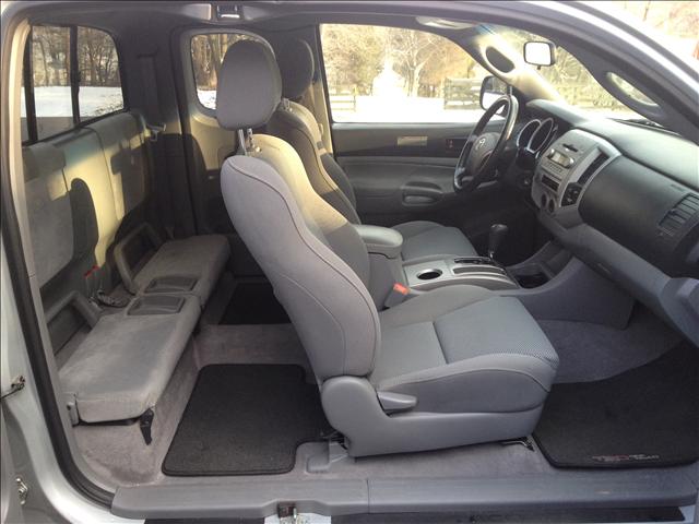 2006 Toyota Tacoma SE W/dvd