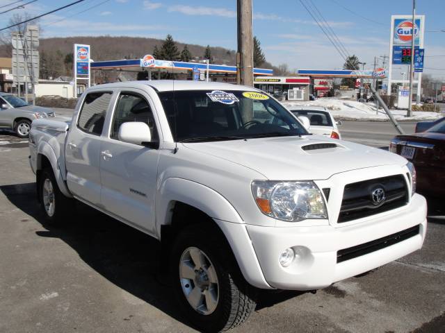 2006 Toyota Tacoma C300 Luxury Sedan