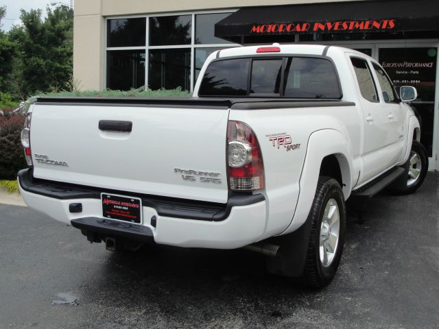 2010 Toyota Tacoma 2011 Kia SX