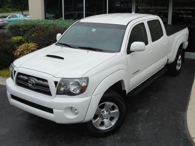 2010 Toyota Tacoma 2011 Kia SX