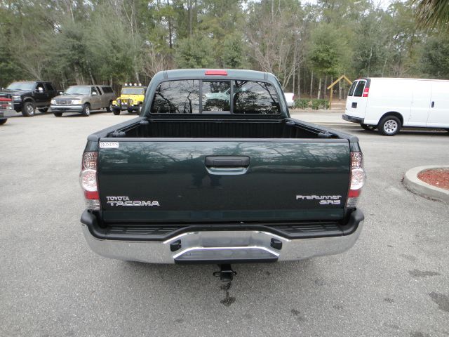 2011 Toyota Tacoma 2011 Kia SX