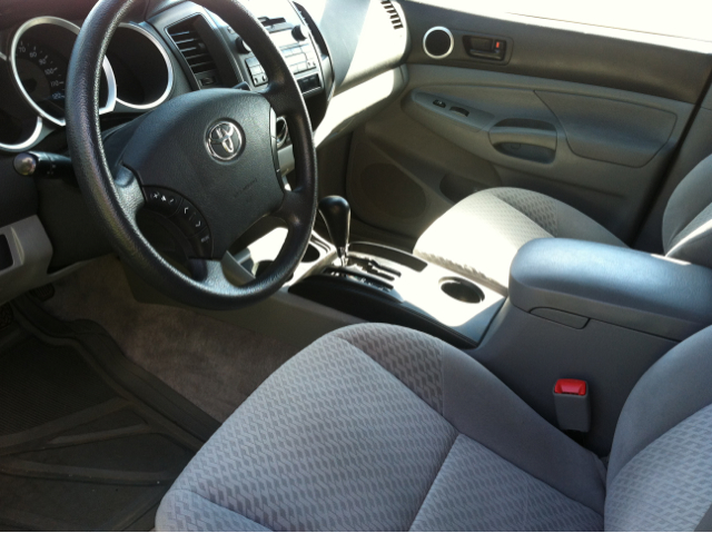 2011 Toyota Tacoma 2011 Kia SX