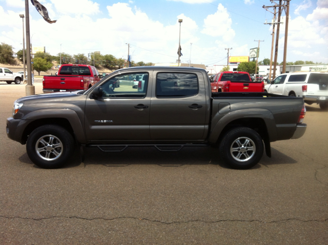 2011 Toyota Tacoma 2011 Kia SX