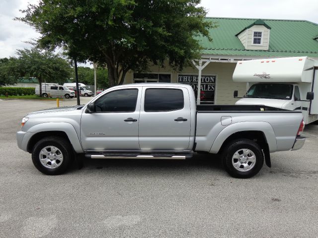 2011 Toyota Tacoma 2011 Kia SX