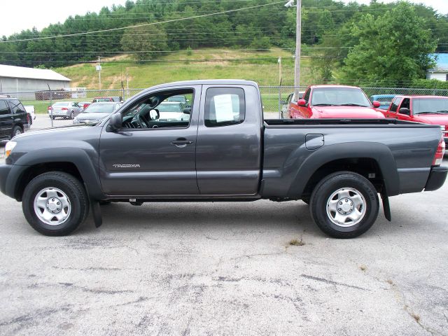 2011 Toyota Tacoma Ext Cab - 4x4 LT At Brookv