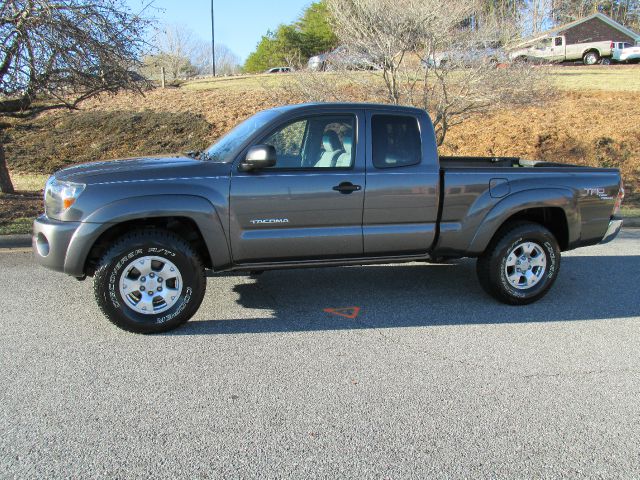 2011 Toyota Tacoma Dodge