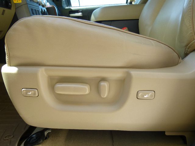 2010 Toyota Tundra 4dr Sdn Man 2.0T Fronttrak