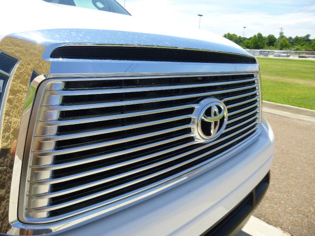 2010 Toyota Tundra 4dr Sdn Man 2.0T Fronttrak