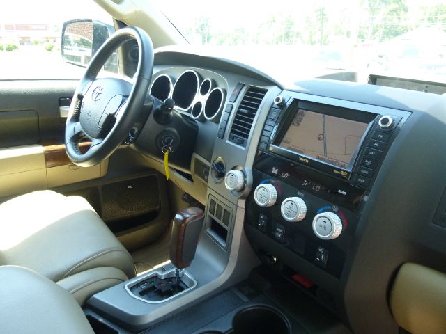 2010 Toyota Tundra 4dr Sdn Man 2.0T Fronttrak
