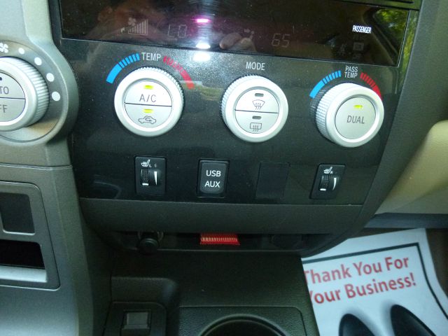 2010 Toyota Tundra 4dr Sdn Man 2.0T Fronttrak