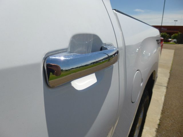 2010 Toyota Tundra 4dr Sdn Man 2.0T Fronttrak