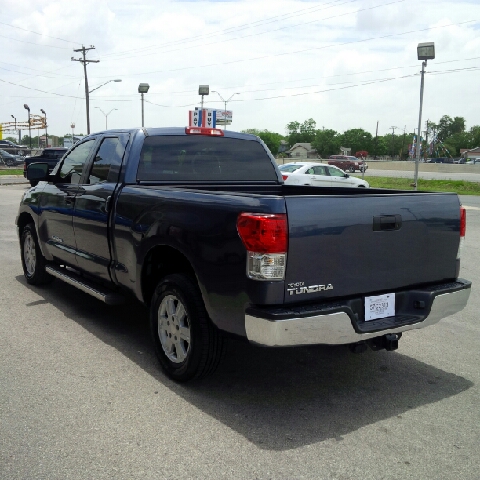 2010 Toyota Tundra 2500 LS 8 Psngr Van
