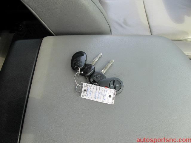 2011 Toyota Tundra Limited 4DR Sedan W/moonroof