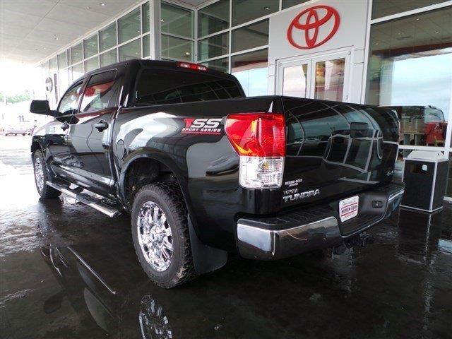 2012 Toyota Tundra Crewcab 4X4 Kingranch