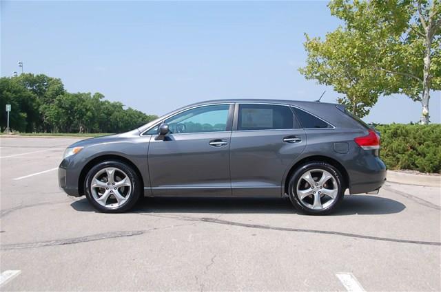 2009 Toyota Venza Red Line