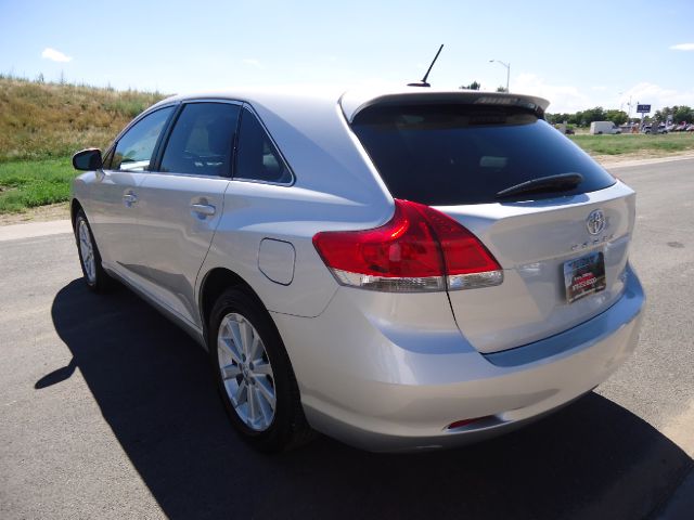 2012 Toyota Venza 740il 4dr Sdn Sedan
