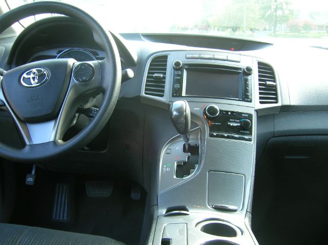 2013 Toyota Venza 2006 Hyundai LX