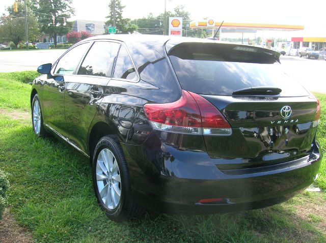 2013 Toyota Venza 2006 Hyundai LX