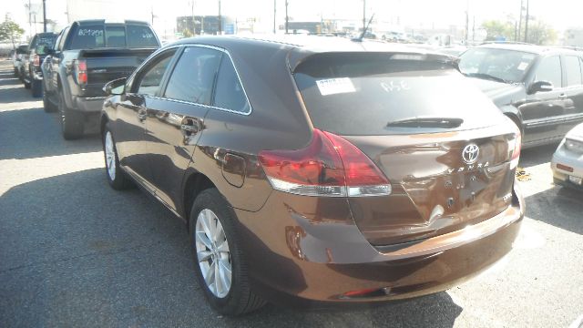 2013 Toyota Venza 740il 4dr Sdn Sedan
