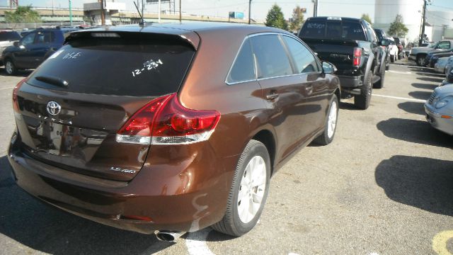 2013 Toyota Venza 740il 4dr Sdn Sedan
