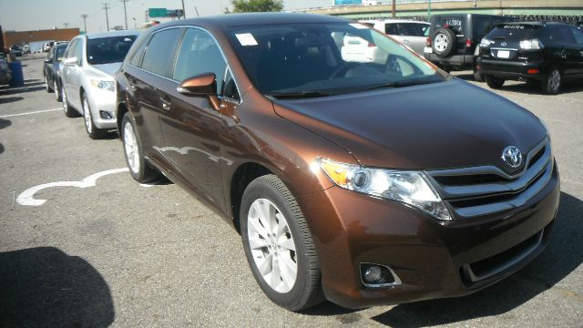 2013 Toyota Venza 740il 4dr Sdn Sedan