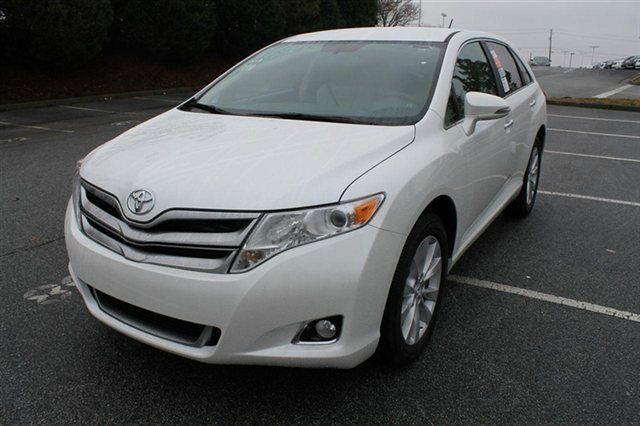 2013 Toyota Venza 740il 4dr Sdn Sedan