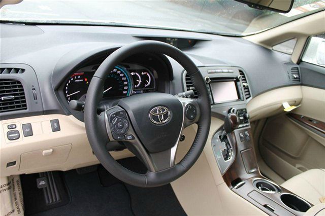 2013 Toyota Venza 740il 4dr Sdn Sedan