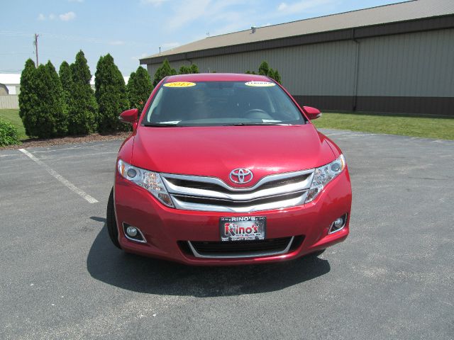 2013 Toyota Venza 740il 4dr Sdn Sedan
