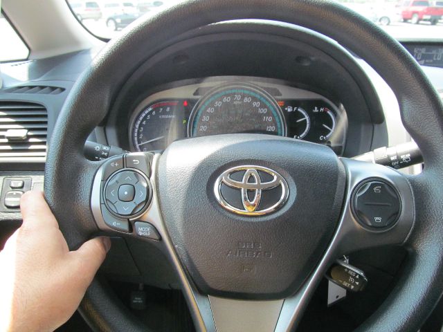 2013 Toyota Venza 740il 4dr Sdn Sedan