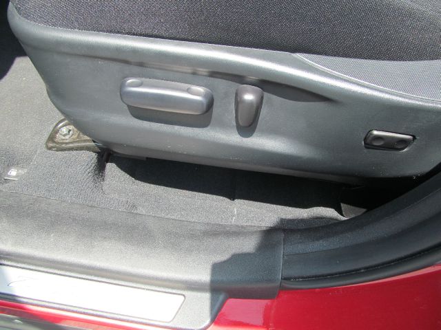 2013 Toyota Venza 740il 4dr Sdn Sedan