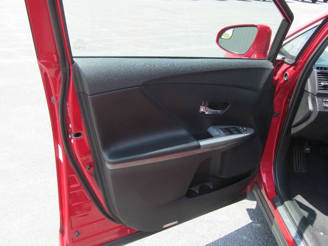 2013 Toyota Venza 740il 4dr Sdn Sedan