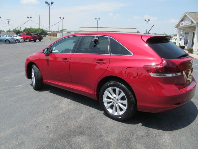 2013 Toyota Venza 740il 4dr Sdn Sedan