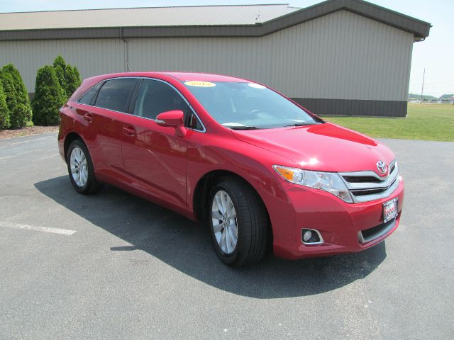 2013 Toyota Venza 740il 4dr Sdn Sedan